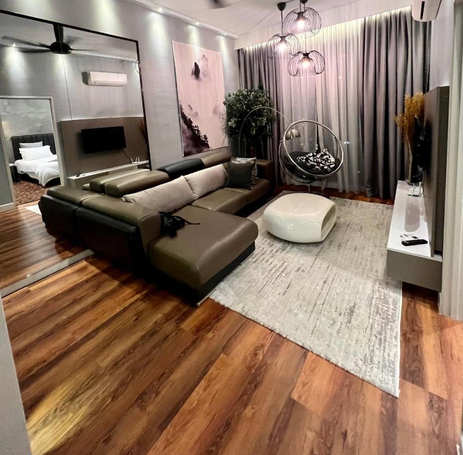 Troika Avenue By The 2 *